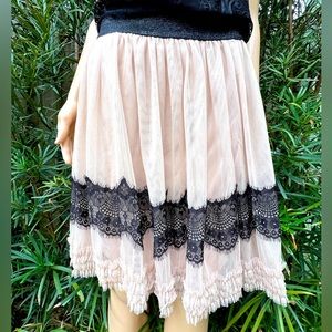 XXI FOREVER 21 PALE PINK NET RUFFLE MINI SKIRT